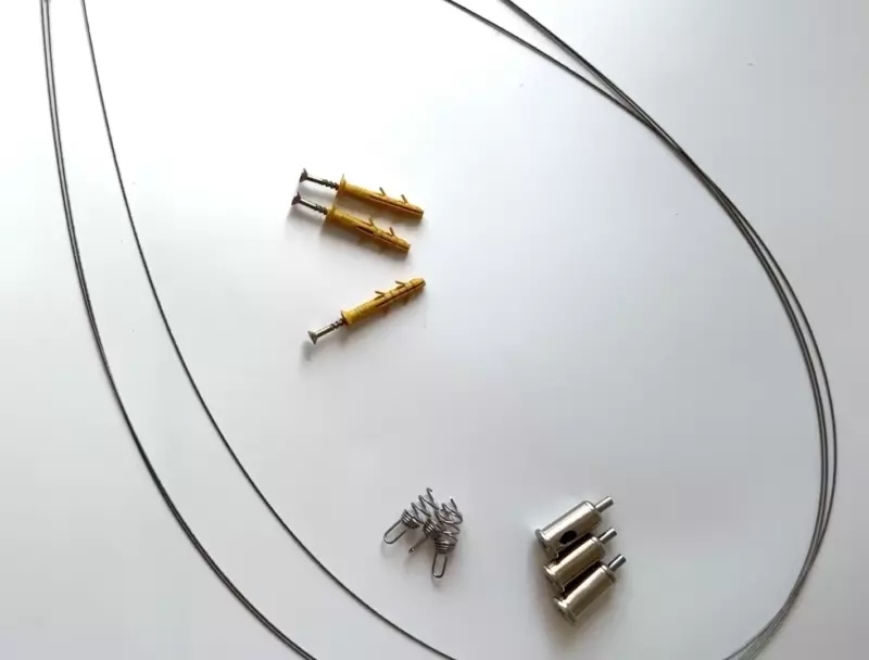 Demonstration of the installation of acoustic panel «Skyross» using «Foamfix» made by UA Acoustics.