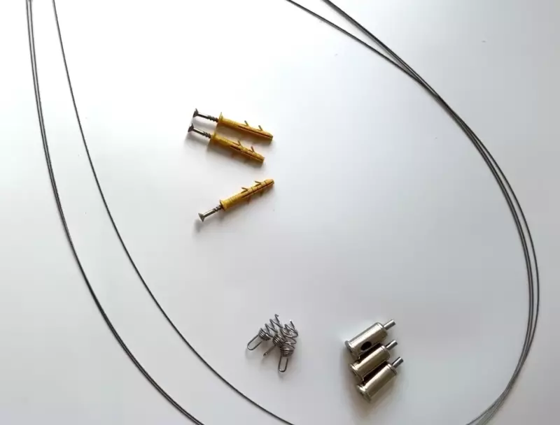 Demonstration of the installation of acoustic panel «Skyross» using «Foamfix» made by UA Acoustics.